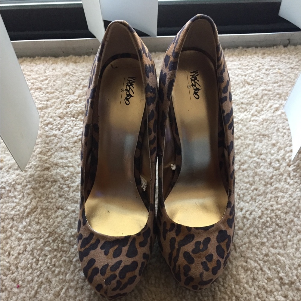 Leopard skin high heels shoe